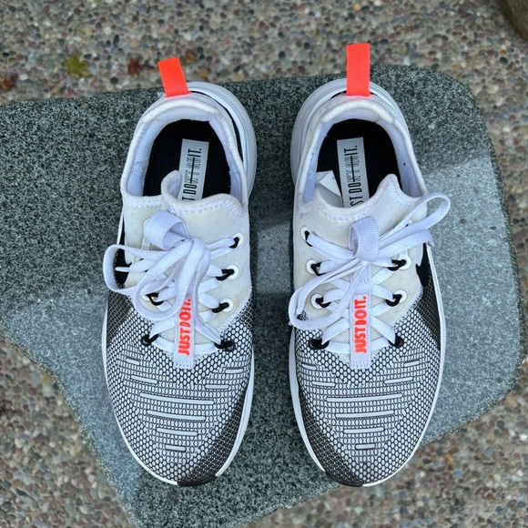 ✨ NIKE FREE TR 8 SNEAKERS ✨ - Picture 5 of 9